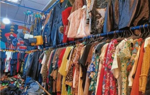 路边摊9.9元一件的衣服 都是从哪来的 很多人还以为捡漏了